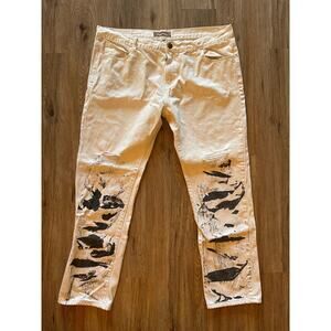 Crysp Denim white Jeans with Black Design Size 44x32